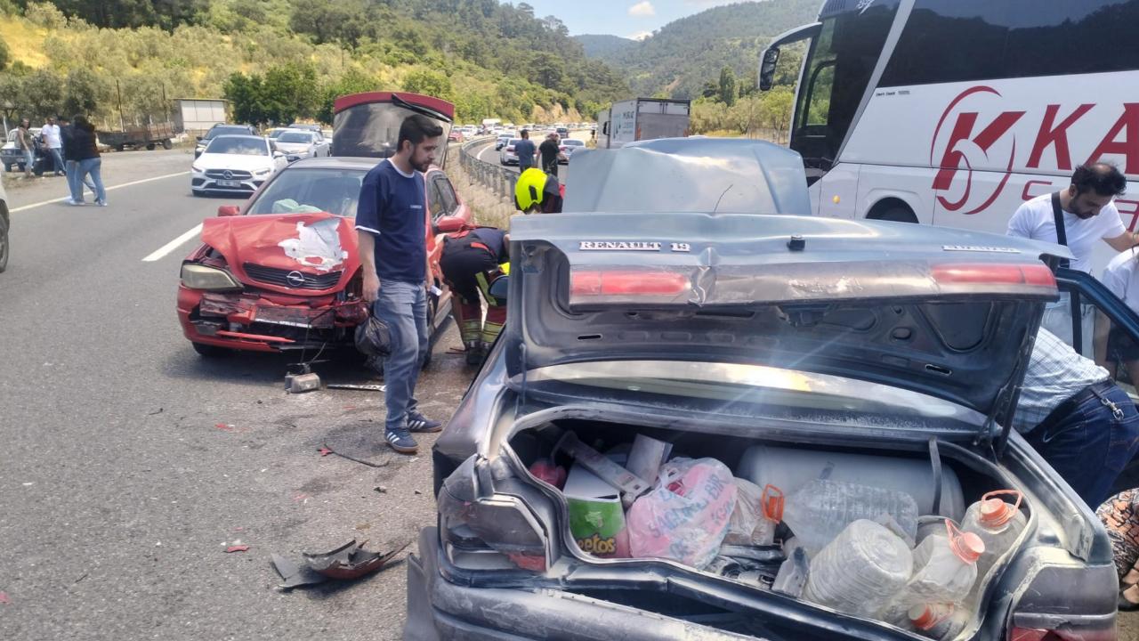 Edremit'te zincirleme kaza: 1 yaralı