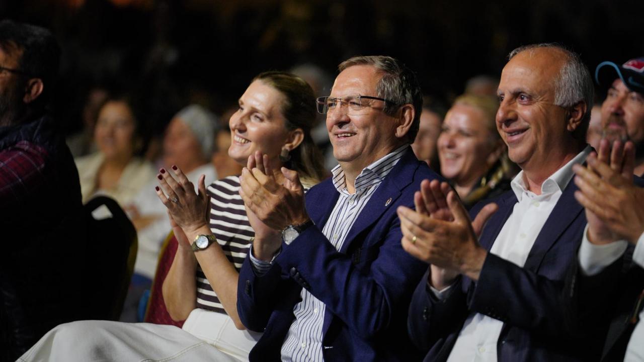 Gastrofest’in İlk Gecesinde Binlerce Kişi Aynı Şarkılarda Buluştu