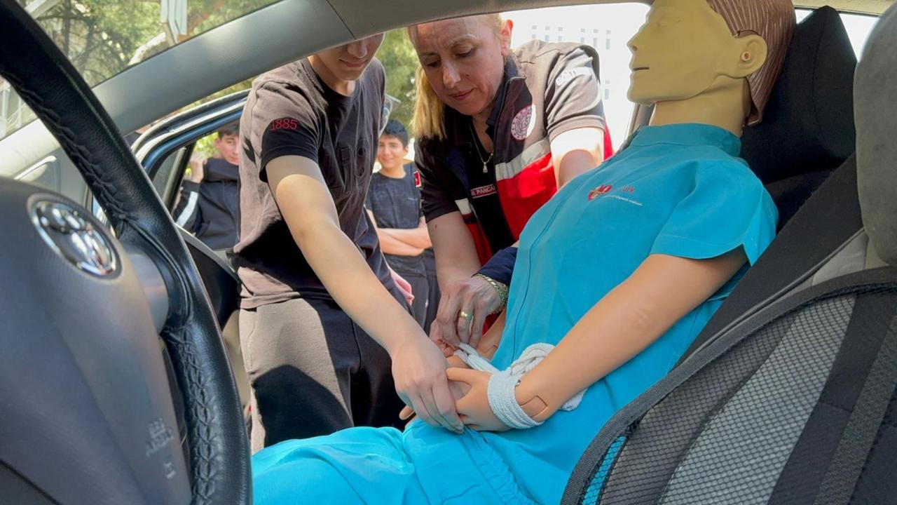 Hayat Kurtaran Dokunuşlar Balıkesir Lisesi'nde Öğrencilerle Buluştu