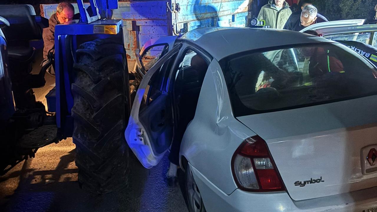 Kepsut’ta Traktör ile Otomobil Çarpıştı: 1 Yaralı
