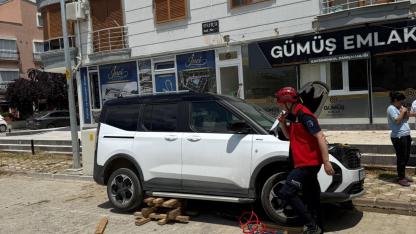 Otomobilin Motorunda Mahsur Kalan 3 Yavru Kedi Kurtarıldı