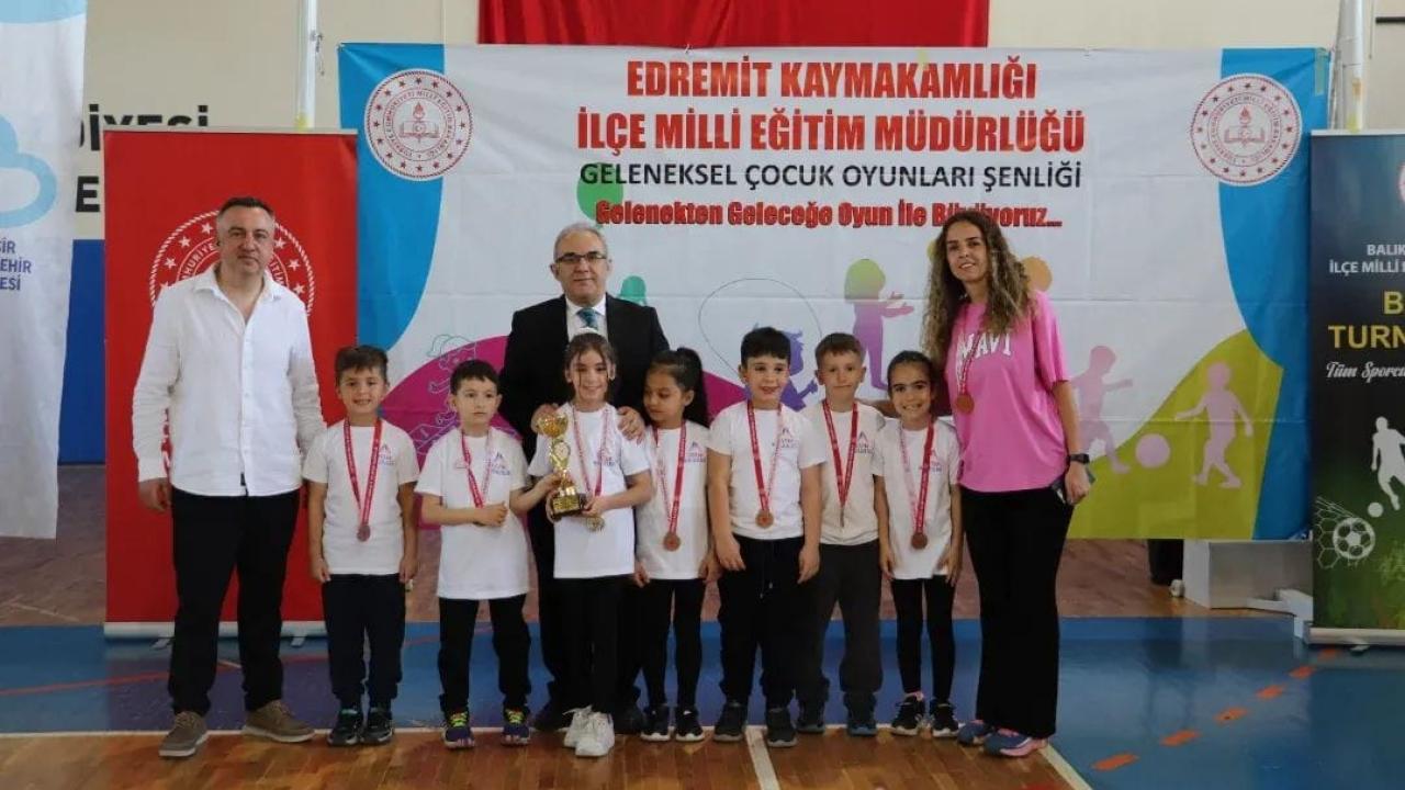 Şehit Öğretmenler İlkokulu Yarışmalara Damga Vurdu