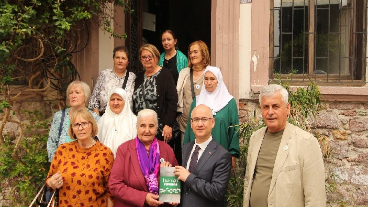 Srebrenitsa Anneleri’nden Ayvalık Kaymakamlığı’na ziyaret