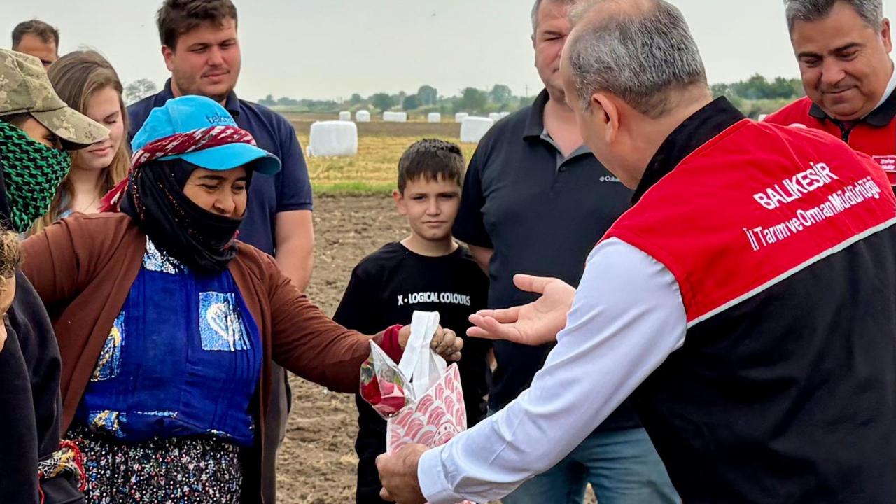 Susurluk’ta Dünya Çiftçiler Günü Tarlada Kutlandı