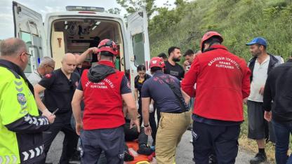 Susurluk'ta tır kazası: Sürücü araçta mahsur kaldı