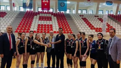 Tıp Fakültesi Kız Voleybol Takımı 5’inci Kez Şampiyon Oldu