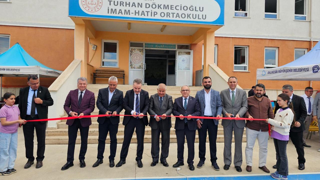 "Vakti Kuşanmak Özgün Örnekler Sergisi" Edremit'te Yoğun Katılımla Gerçekleştirildi