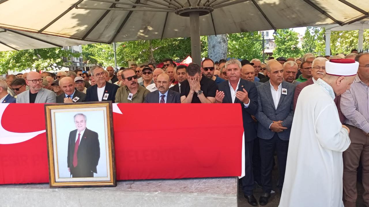 22. Dönem Balıkesir Milletvekili Orhan Sür Son Yolculuğuna Uğurlandı