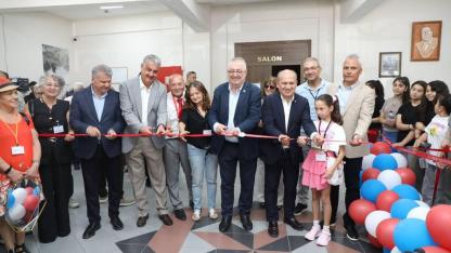 77 Sanatçı Edremit'te Buluştu: Sanat Güneşine İz Bırakanlar Sergisi Açıldı