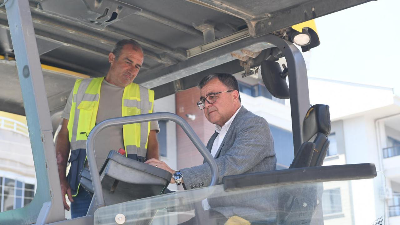 Altıeylül’de Asfalt Mesaisi Aralıksız Sürüyor
