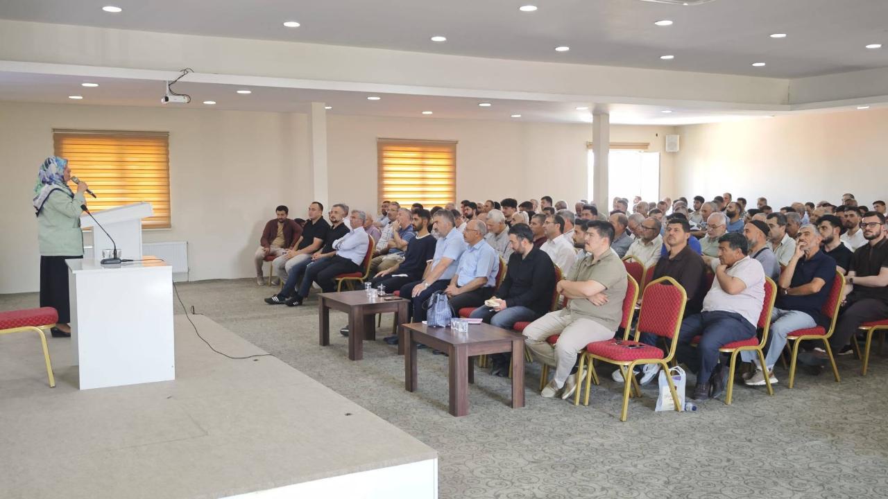 Altıeylül'de Yaz Kur'an Kursları Öncesi Eğitim Semineri Düzenlendi