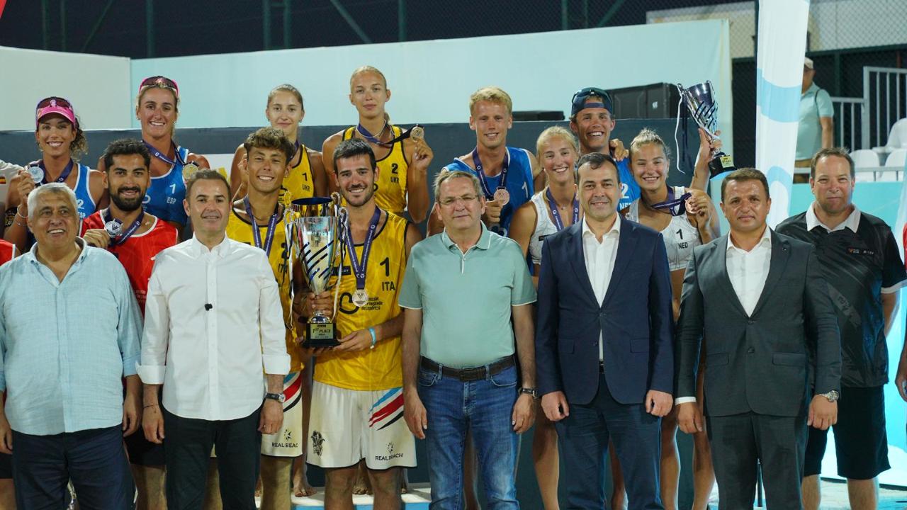 Ayvalık, Dünya Plaj Voleybolu Heyecanına Ev Sahipliği Yaptı