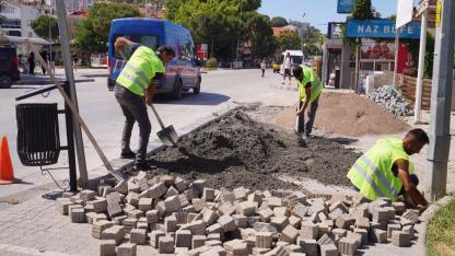 Ayvalık’ta kaldırımlar yayalar için daha güvenli, düzenli ve kullanışlı…