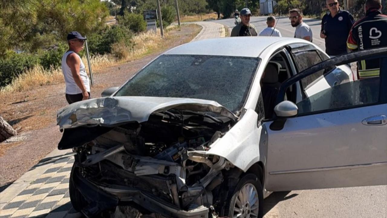 Ayvalık'ta Kaza: Kontrolden çıkan otomobil kaldırıma çarptı