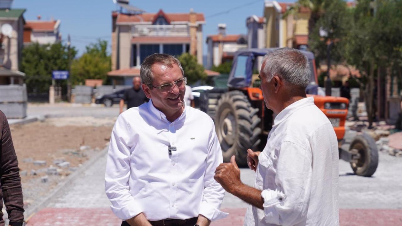 Ayvalık’ta Yol Seferberliği Sürüyor