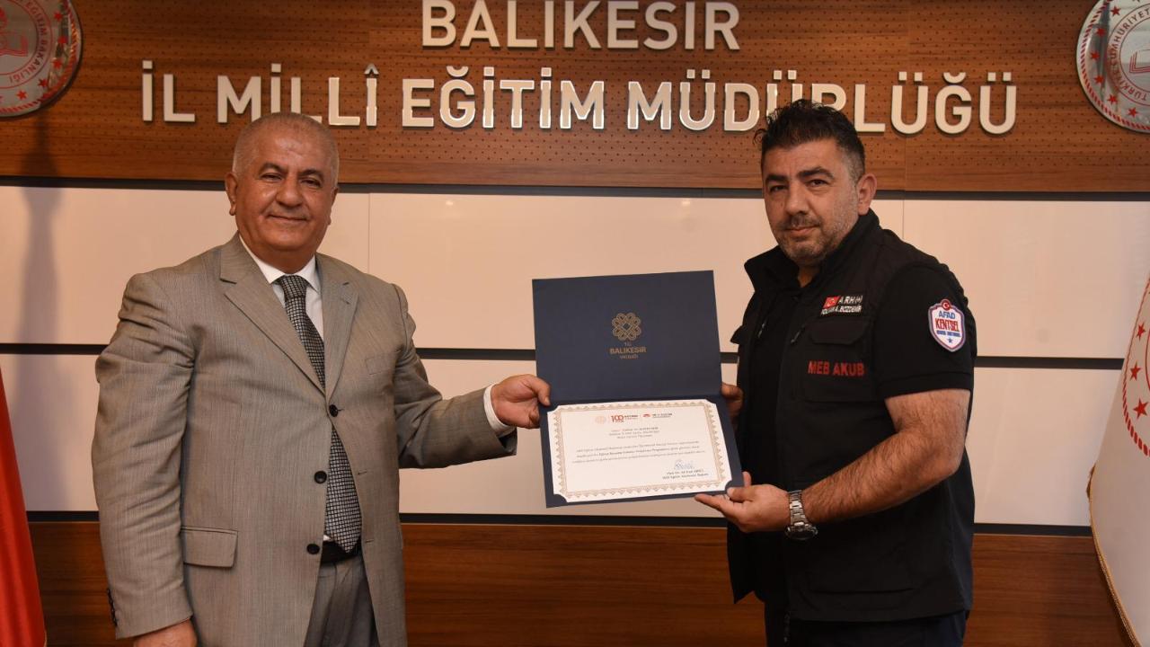 Balıkesir'de Eğitim Yöneticisi Yetiştirme Programı'na Emek Veren Eğitmenlere Teşekkür Belgesi