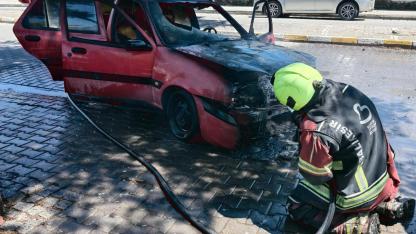 Burhaniye'de araç yangını kısa sürede söndürüldü