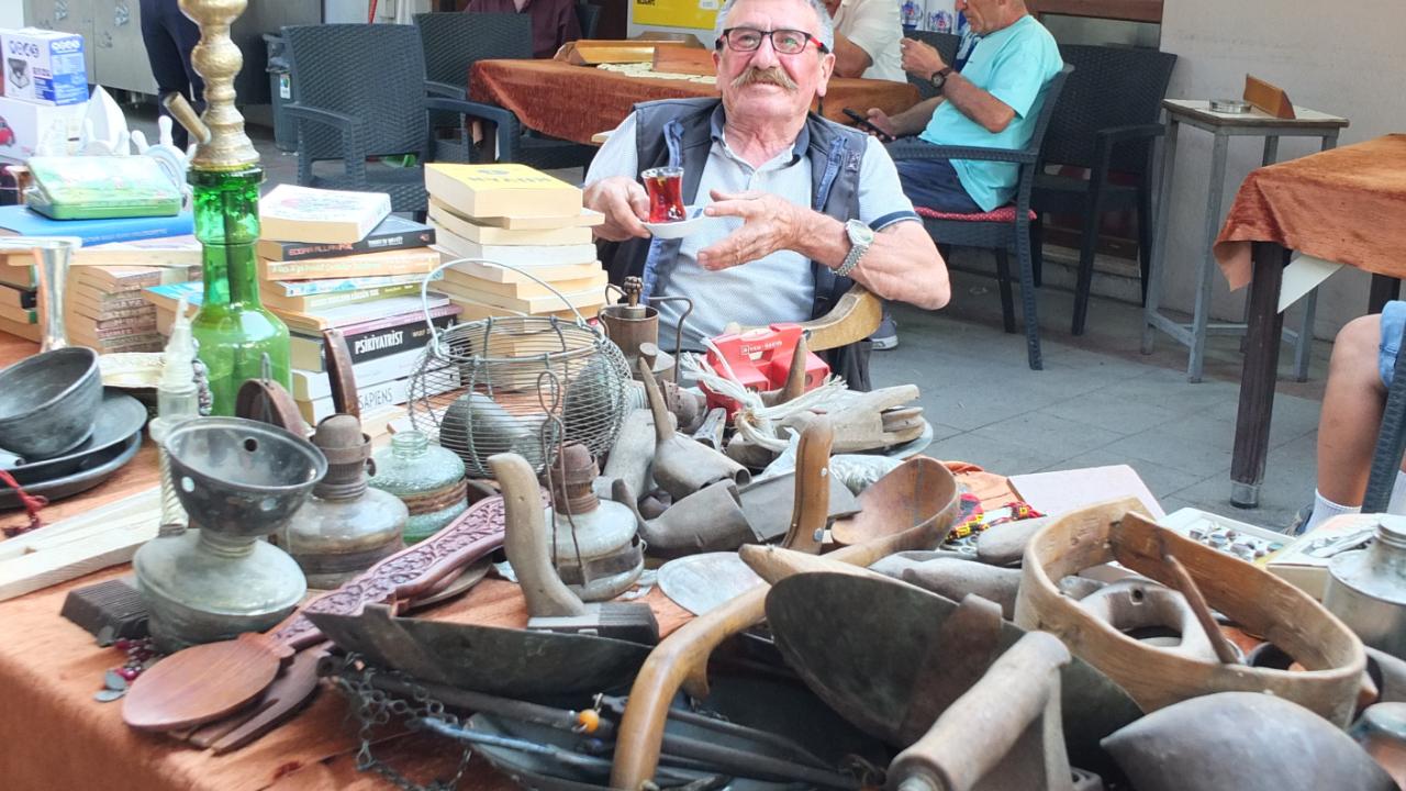 Burhaniye’de ikinci el mezatlarına ilgi arttı