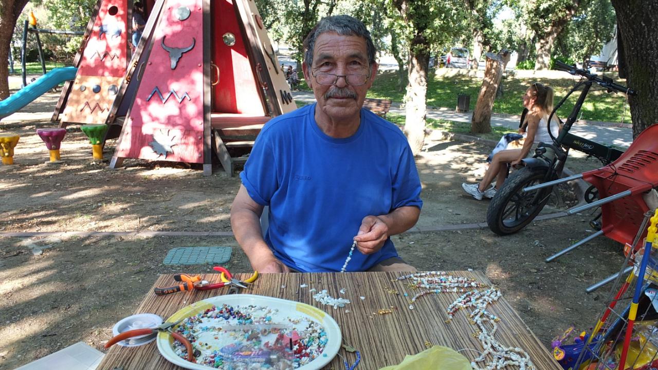 Burhaniye’de inşaat işçisi hediyelik imalatçısı oldu