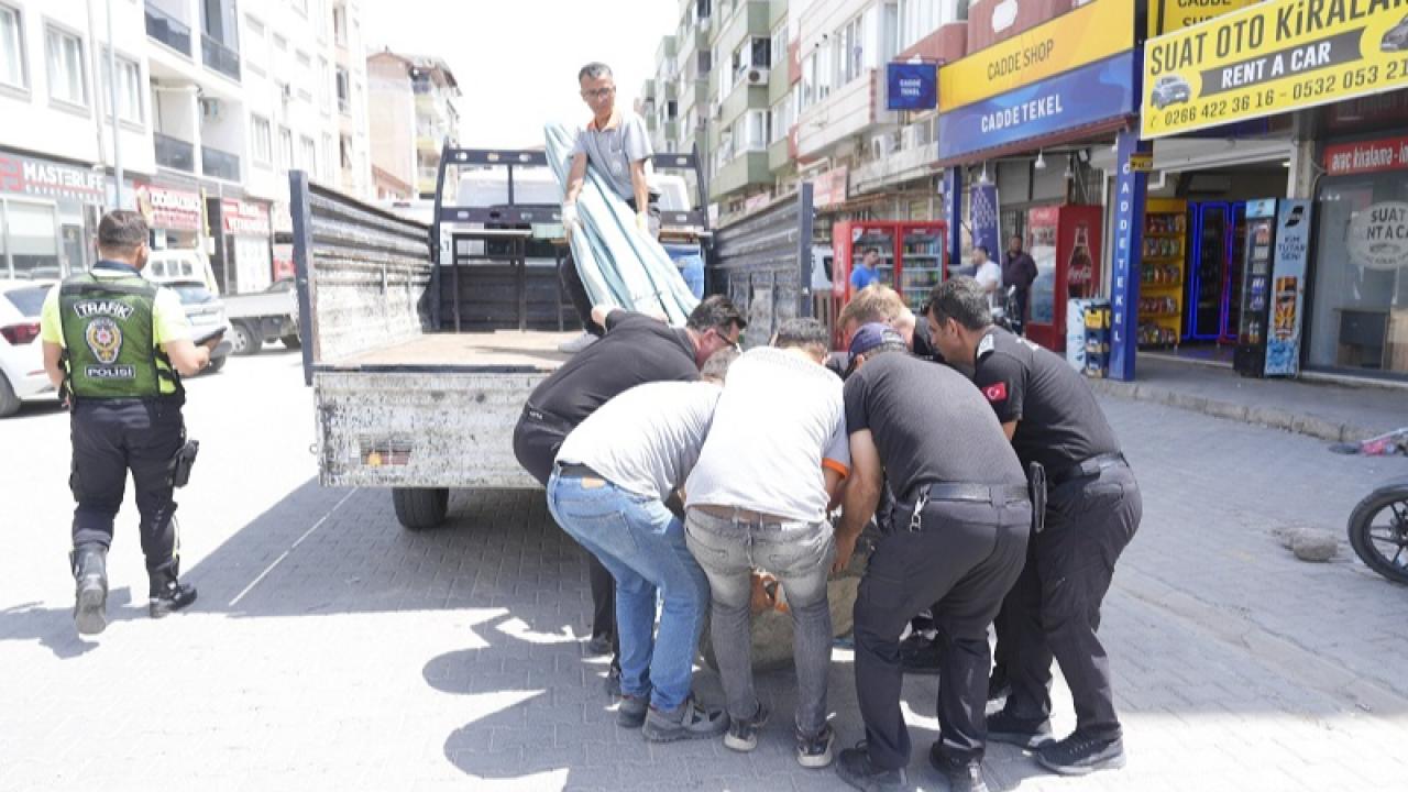 Burhaniye’de Kaldırım Ve Yol İşgallerine Karşı Denetimler Sürüyor