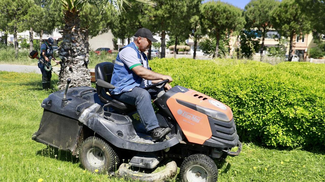 Burhaniye’de Park Ve Yeşil Alanlarda Çalışmalar Kesintisiz Sürüyor