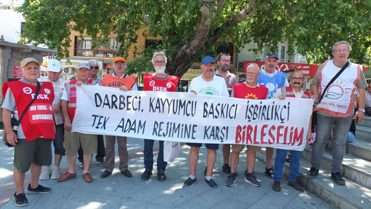 Burhaniye’de tutuklu gazetecilere destek eylemi