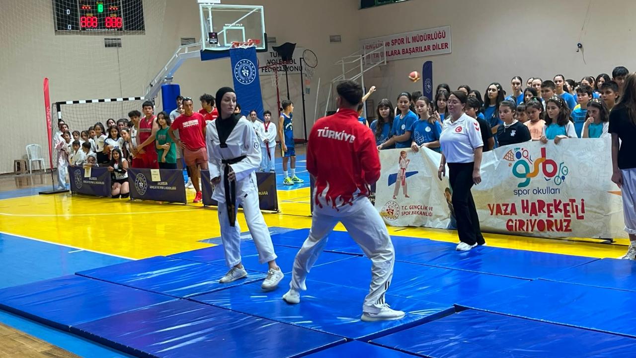Burhaniye’de Yaz Spor Okulları coşkuyla açıldı