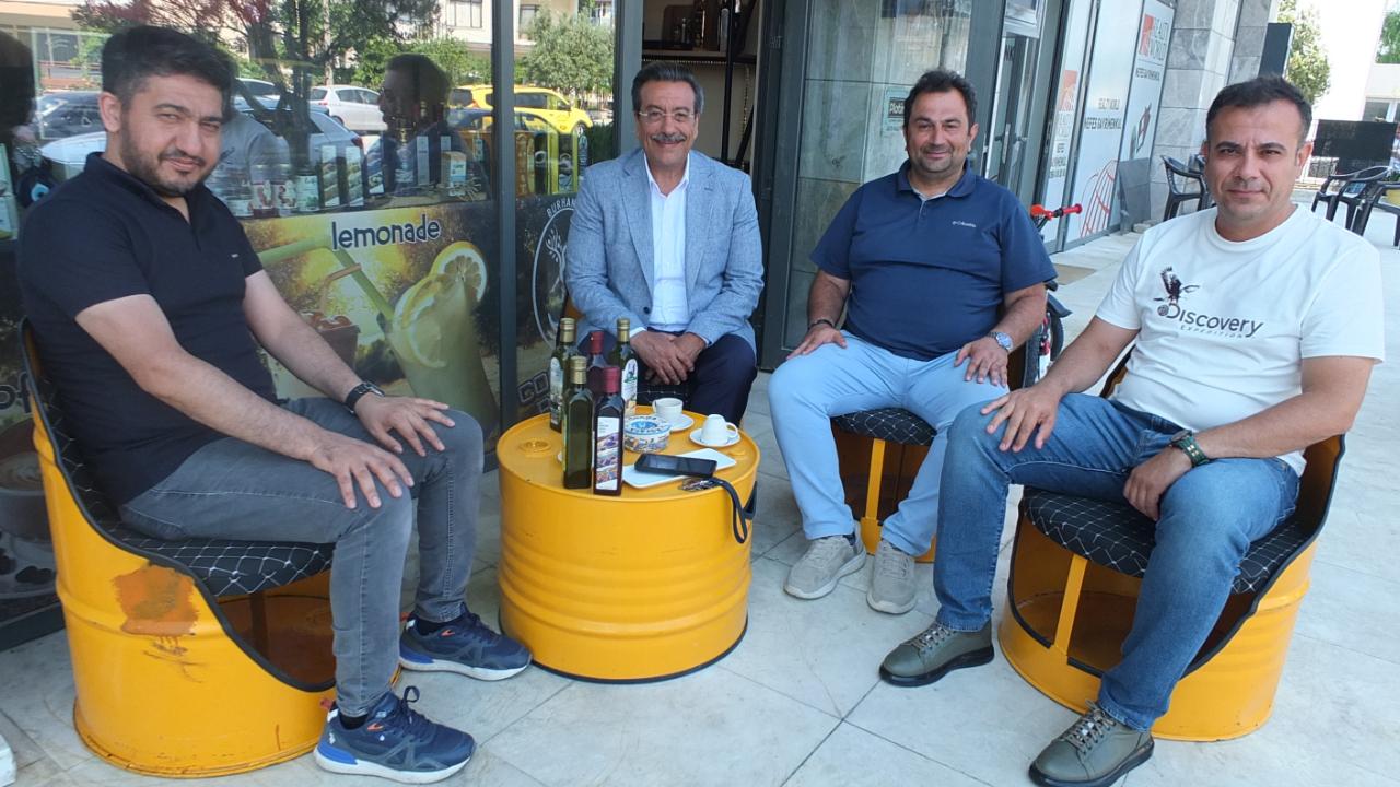 Burhaniyeli esnaf eski varillerden koltuk ve masa yaptı