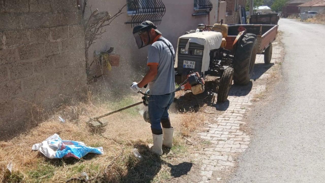 Burhaniye'nin Her Noktasında Aralıksız Temizlik Mesaisi