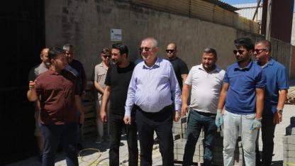 Edremit'te Başkan Ertaş'la ilçenin dört bir yanında yol mesaisi
