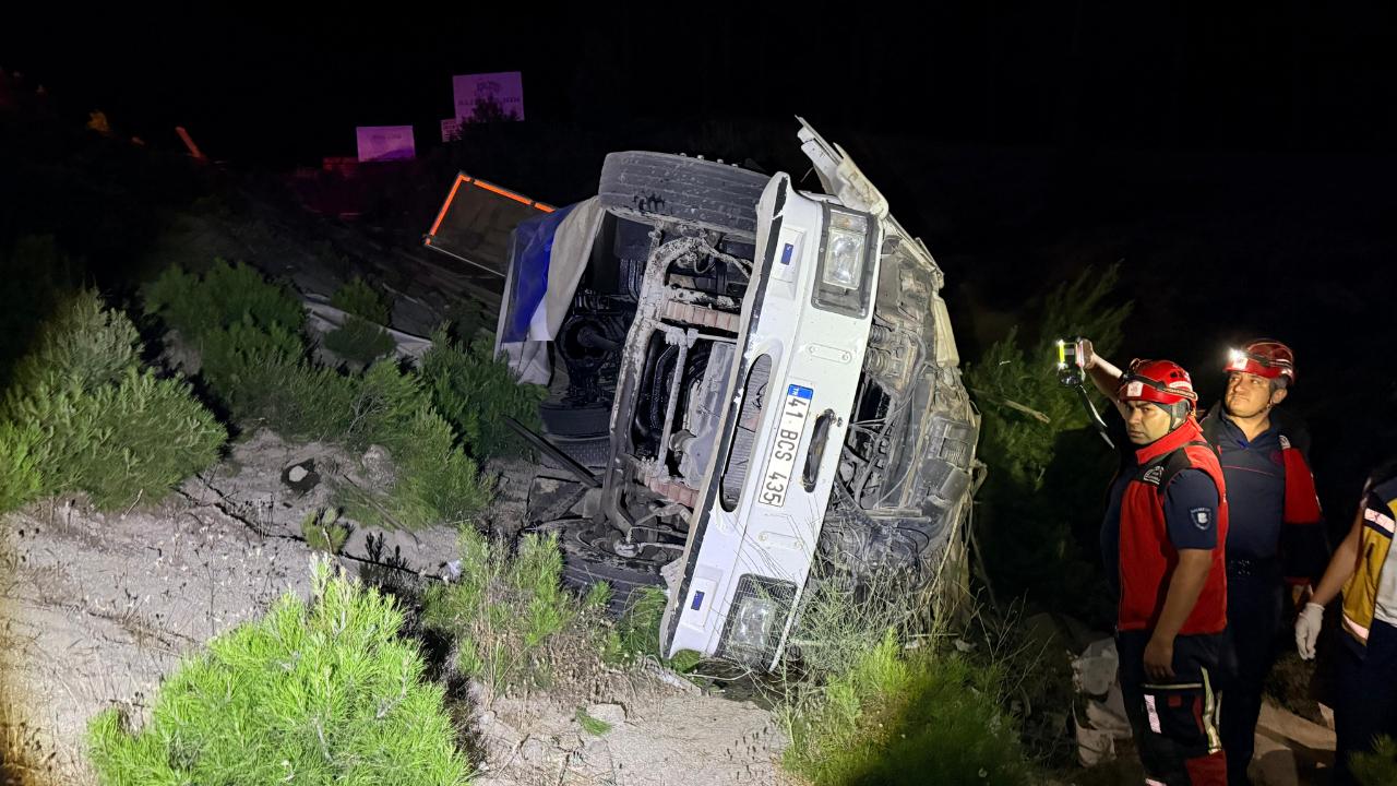 Edremit’te kazada araç hurdaya döndü, sürücü hayatını kaybetti