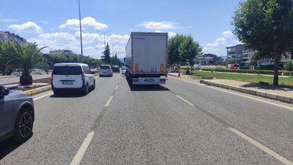 Edremit'te Tır ile Otomobil Çarpıştı: 2 Yaralı