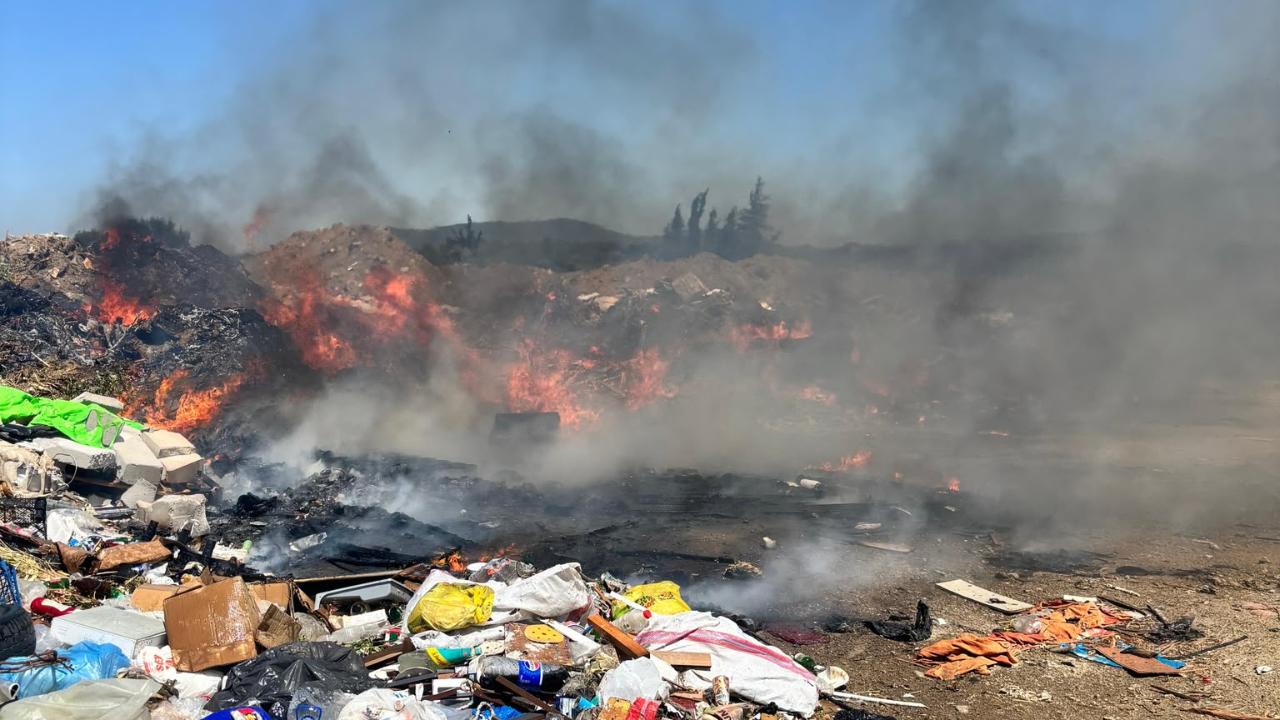 Gömeç'te çöplük yangını araziye sıçradı