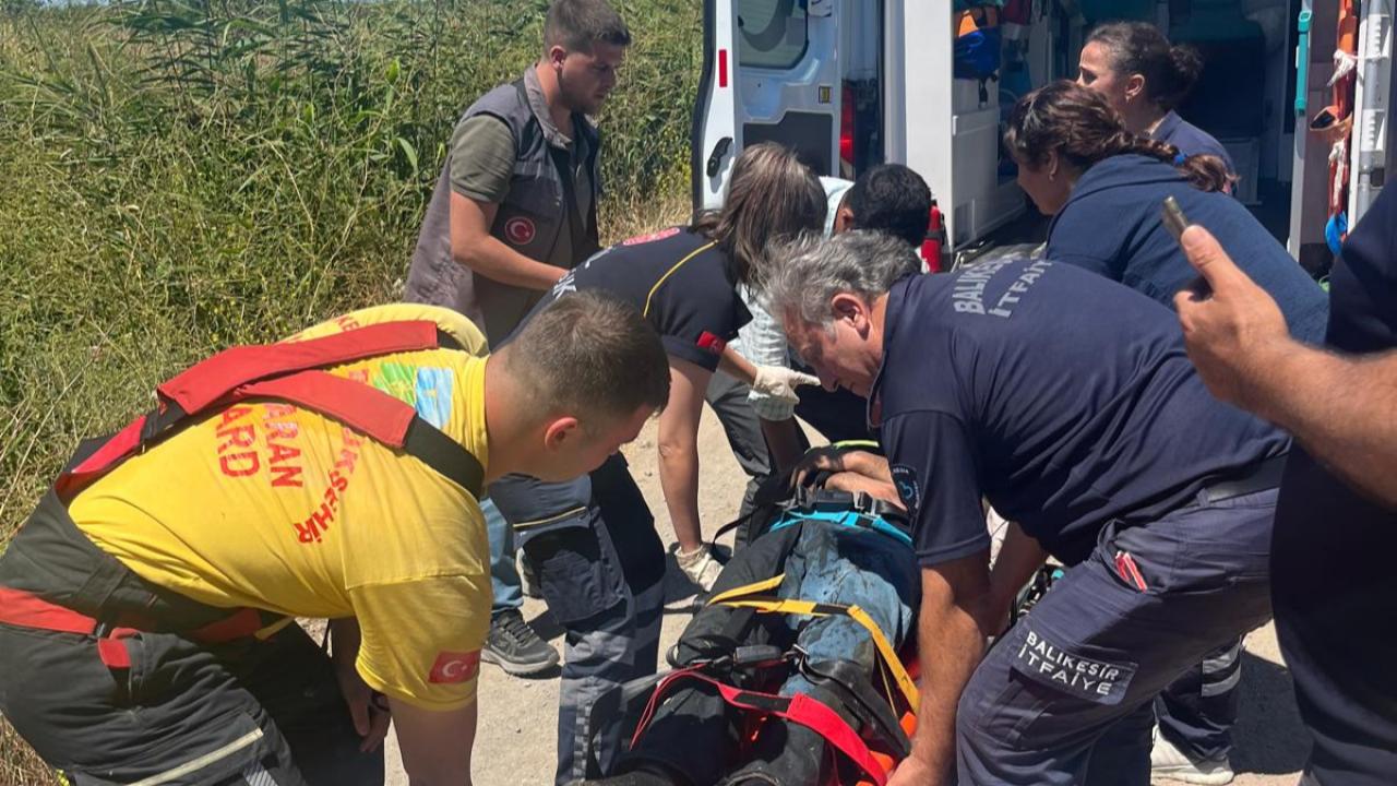 Gömeç'te traktör devrildi. Sürücü yaralandı