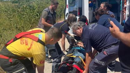 Gömeç'te traktör devrildi. Sürücü yaralandı