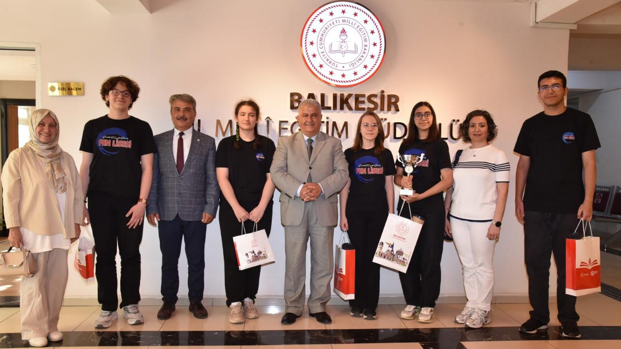 Karesi Şehit Turgut Solak Fen Lisesinden İl Müdürüne Ziyaret