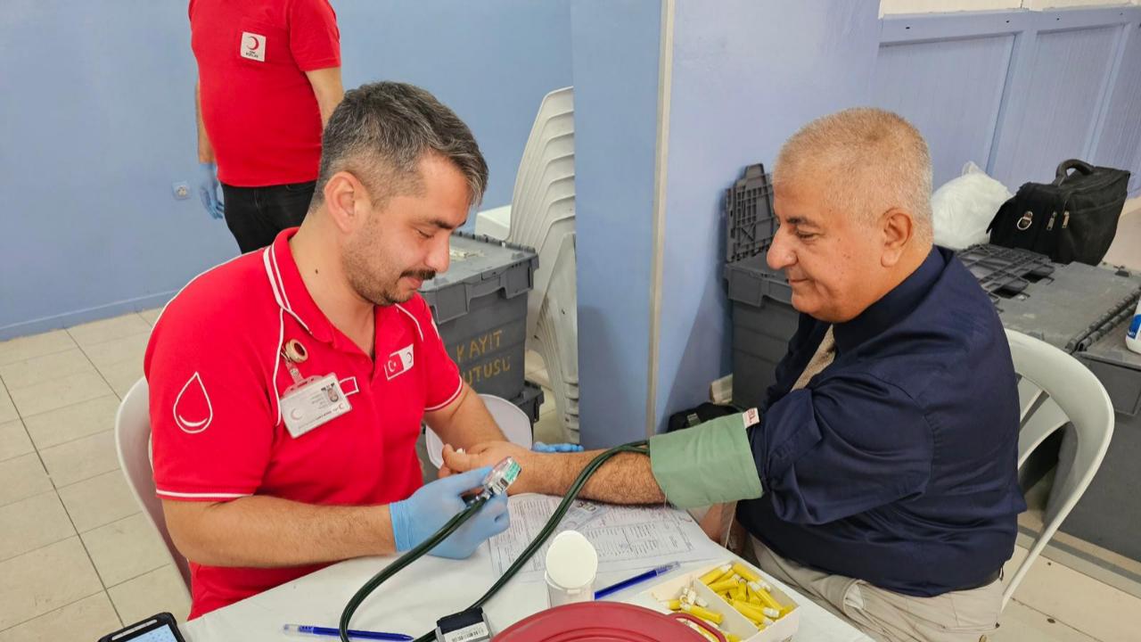Karesi'de Anlamlı "KAN"panya: İl Müdürü Selehattin Kal 25. Kan Bağışını Yaptı
