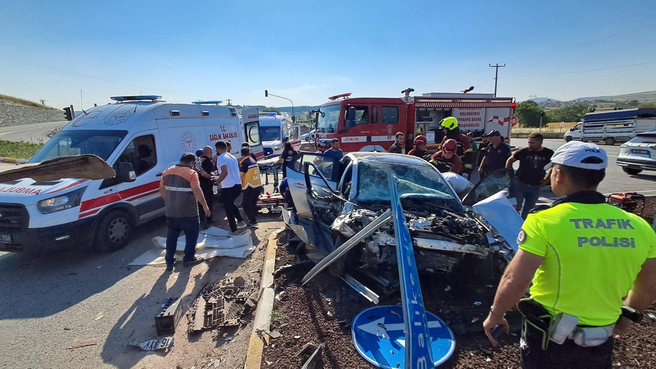 Karesi'de Feci Kaza: 1'i Ağır 5 Yaralı