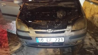Karesi'de otomobil alev aldı