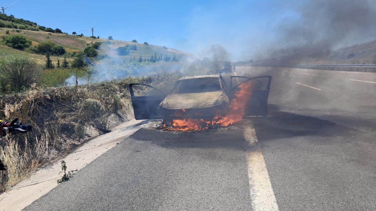 Otoyolda Araç Yangını Korkuttu