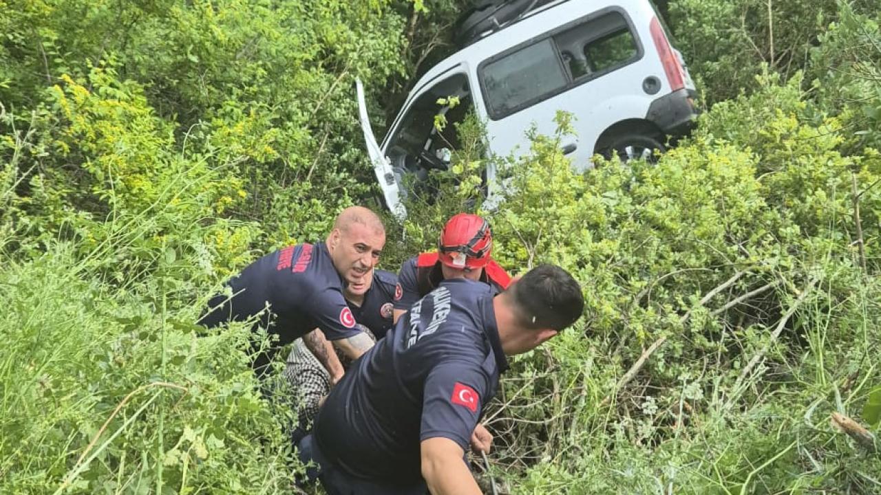 Susurluk'ta Feci Kaza: Araçta Mahsur Kalan Sürücüyü İtfaiye Kurtardı