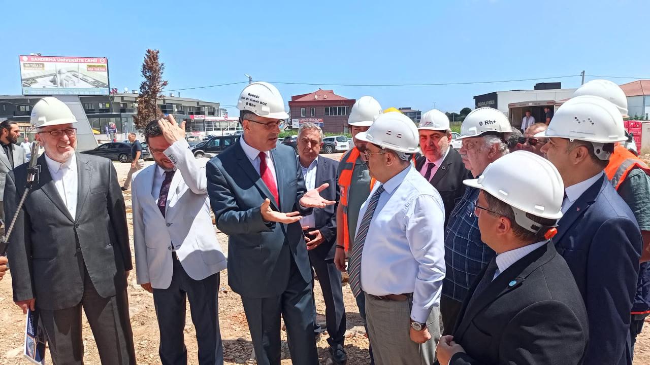 Vali Ustaoğlu Üniversite Camii İnşaatını İnceledi
