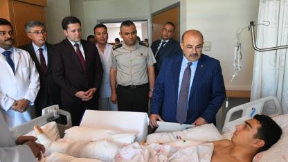 Vali Ustaoğlu’ndan yaralı askeri öğrencilere geçmiş olsun ziyareti