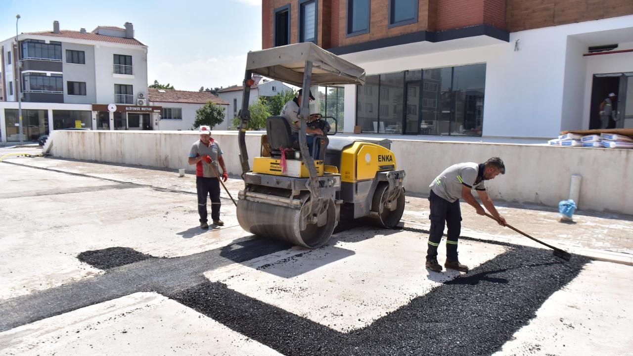 Altıeylül'de asfalt seferberliği başladı