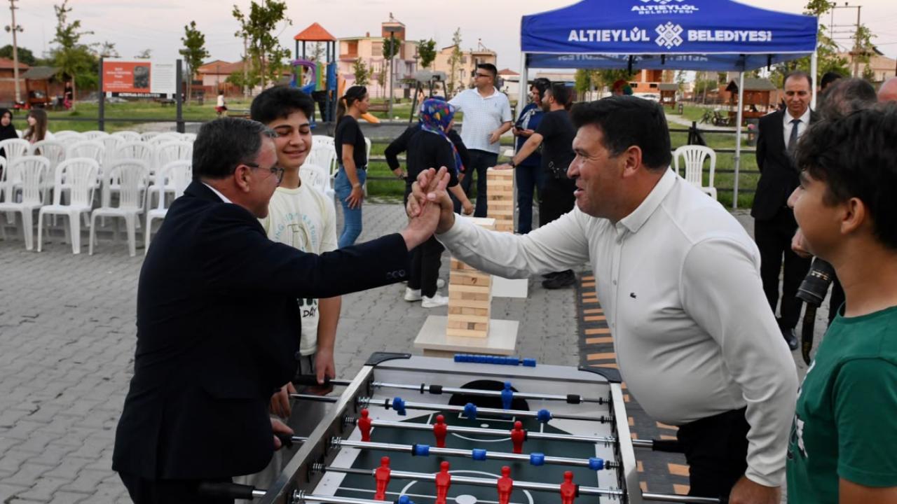 Altıeylül'de kırsal mahalleler yaz akşamlarında şenleniyor