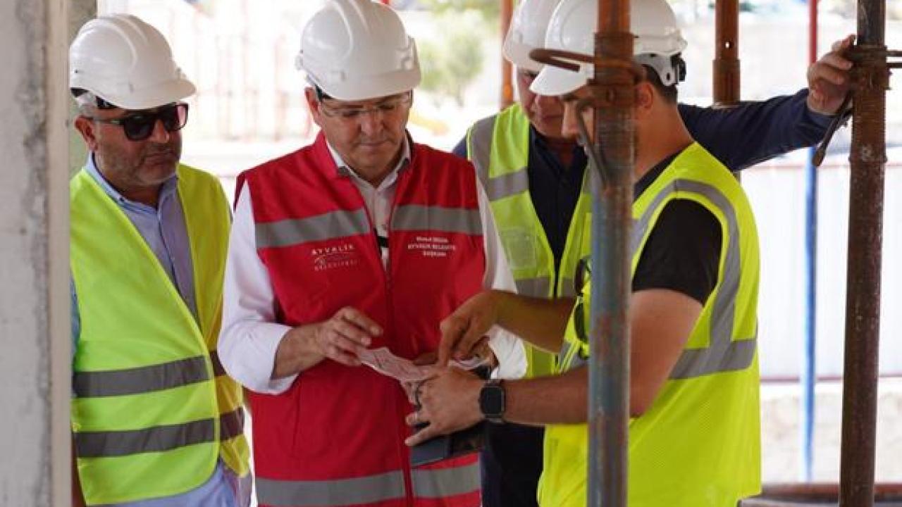 Ayvalık Yeni Mahalle Sosyal Yaşam Merkezi'nde Çalışmalar Sürüyor