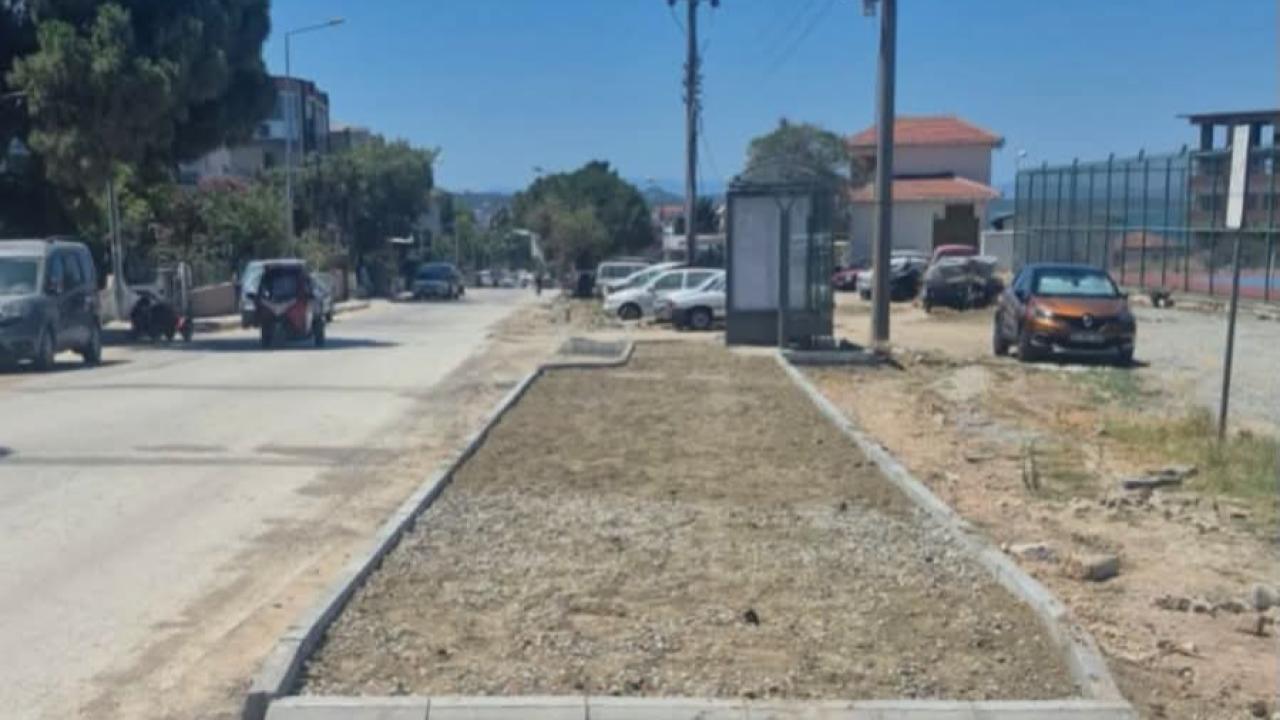 Ayvalık'ta yol bakım ve onarım çalışmaları sürüyor