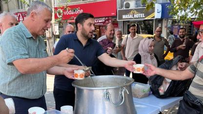 Burhaniye'de Geleneksel Aşure Hayrına Yoğun İlgi