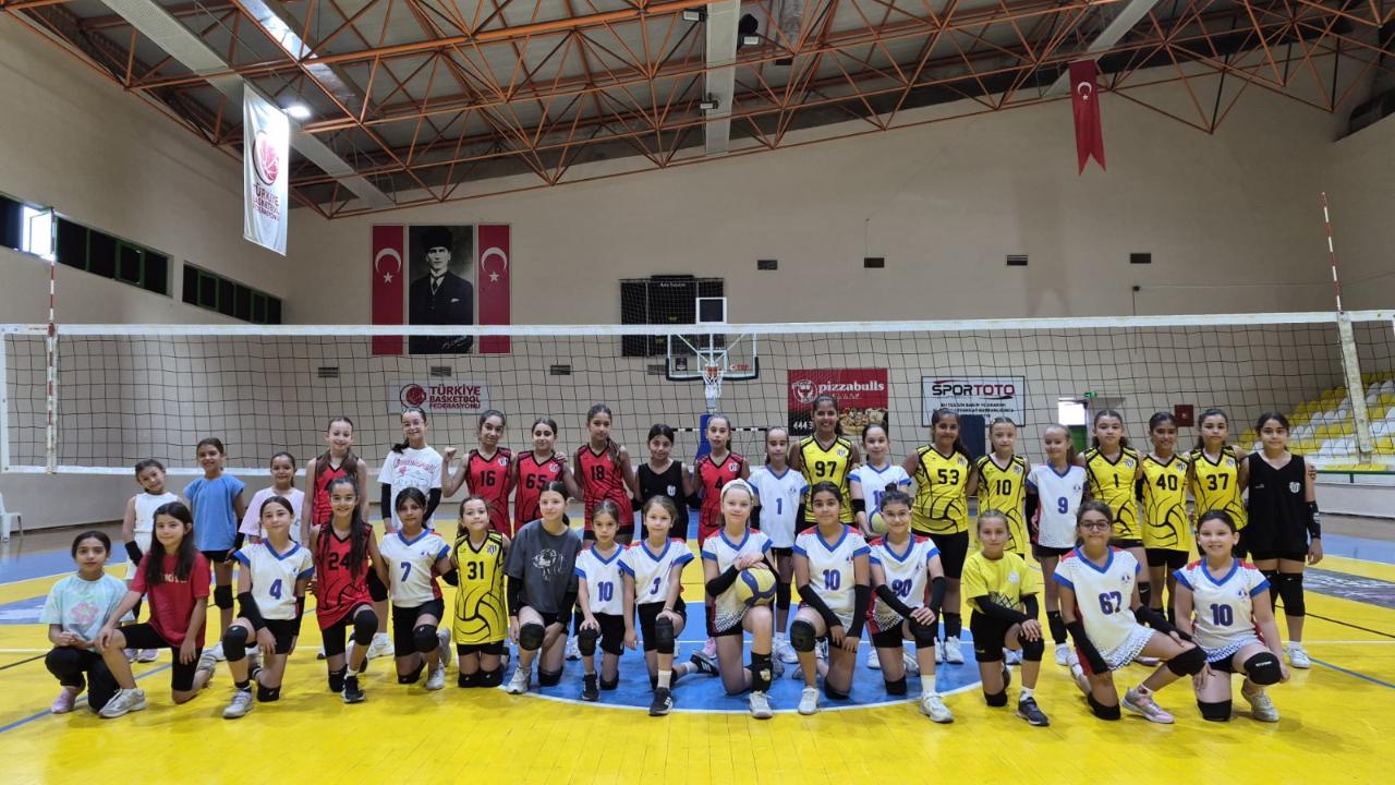 Burhaniye’de gençler spor ve sanatla tek yürek oluyor