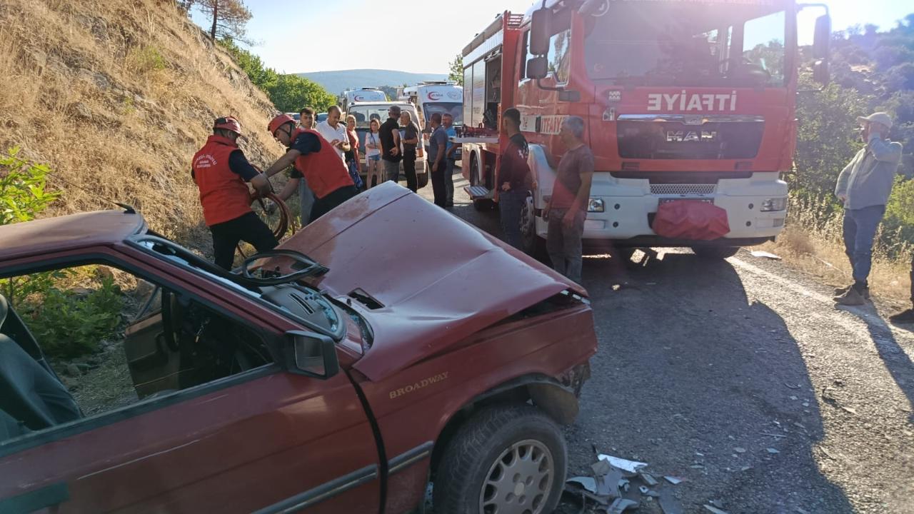 Dursunbey'de iki otomobil çarpıştı: 1 yaralı